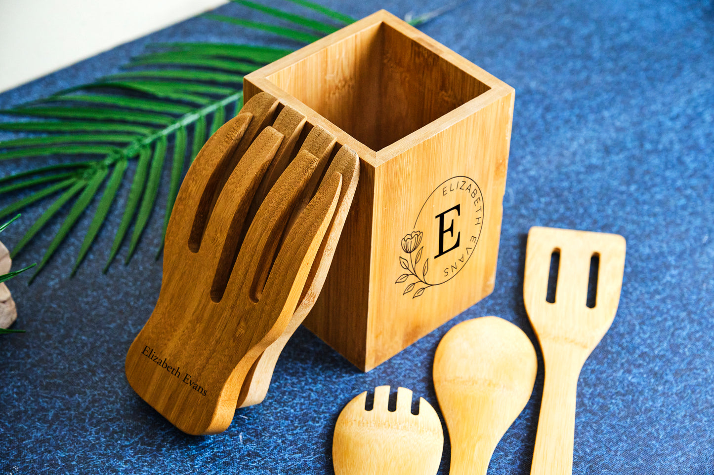 UTENSILS HOLDER