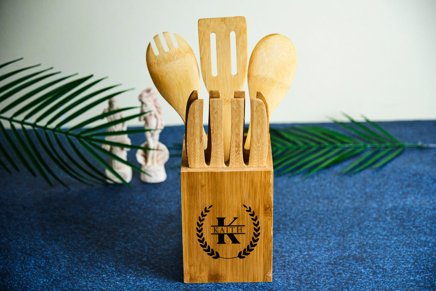 UTENSILS HOLDER