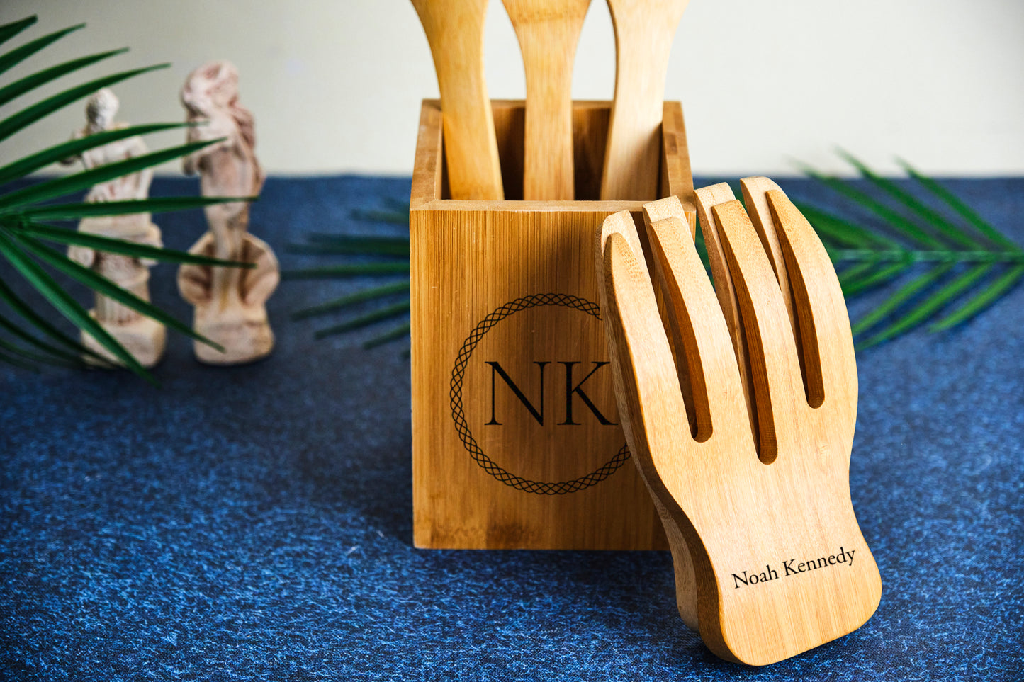 UTENSILS HOLDER