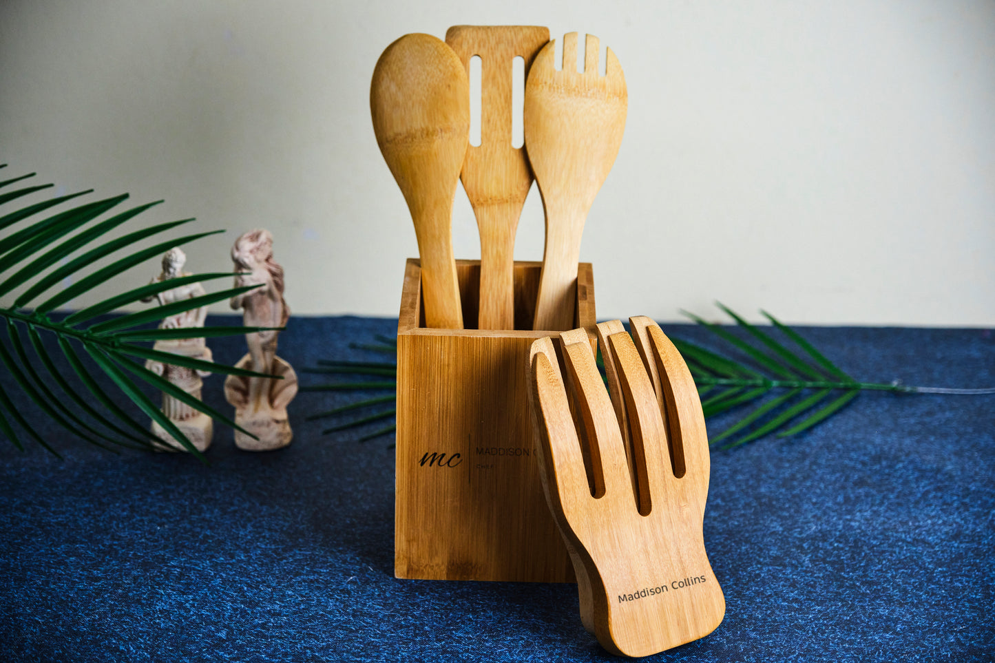UTENSILS HOLDER