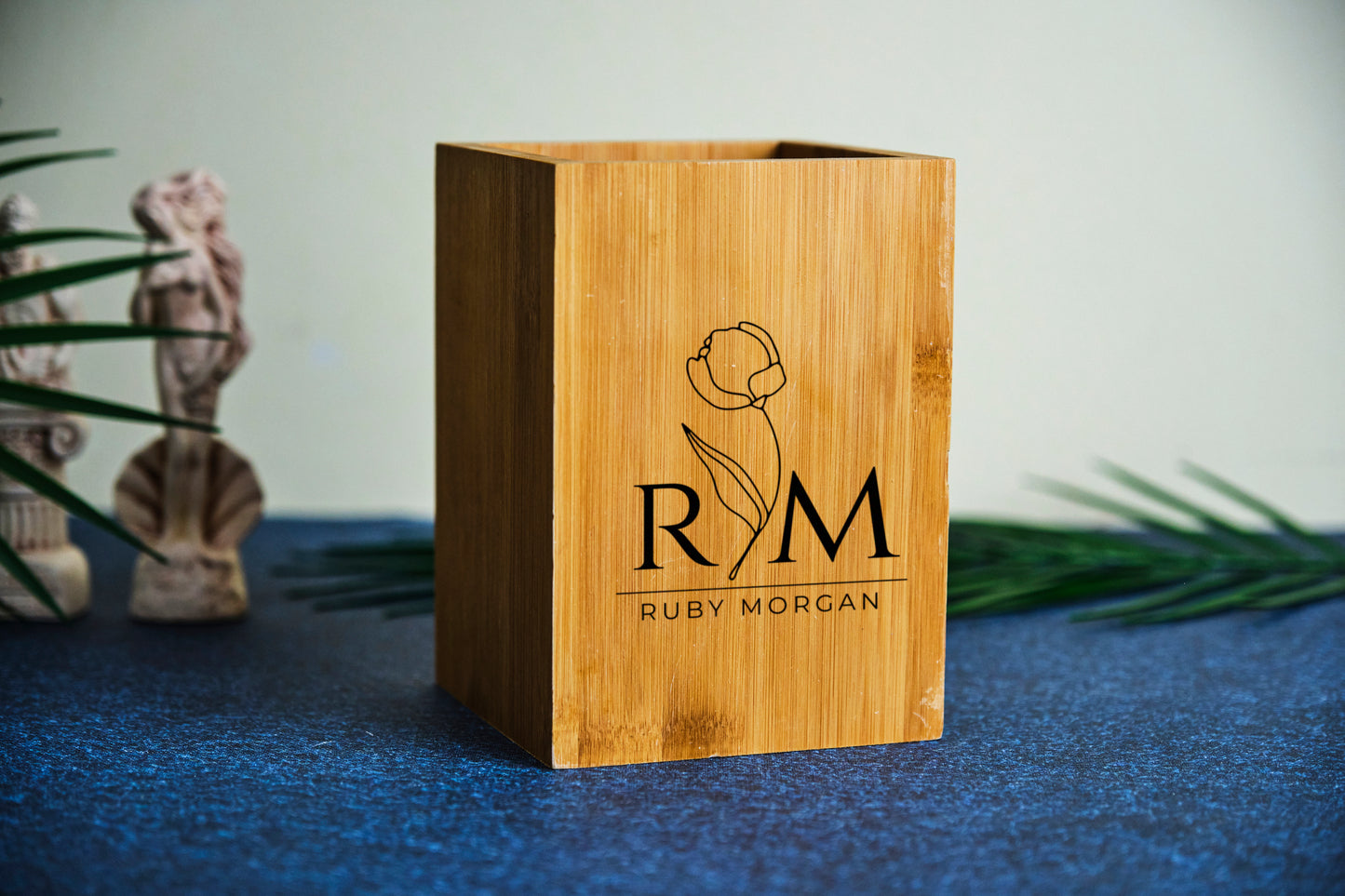 UTENSILS HOLDER