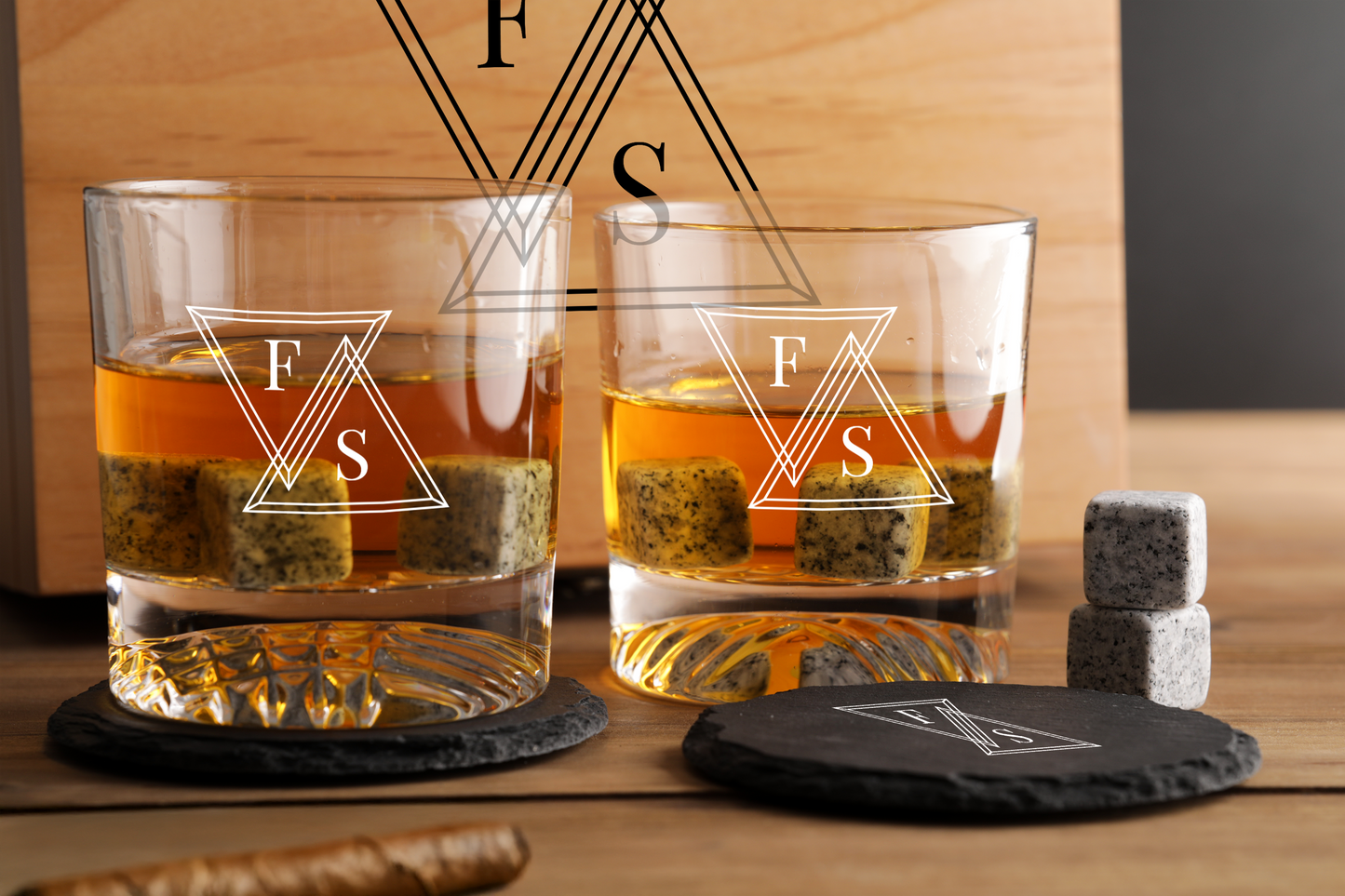 WHISKEY SET WITH VELVET BAG