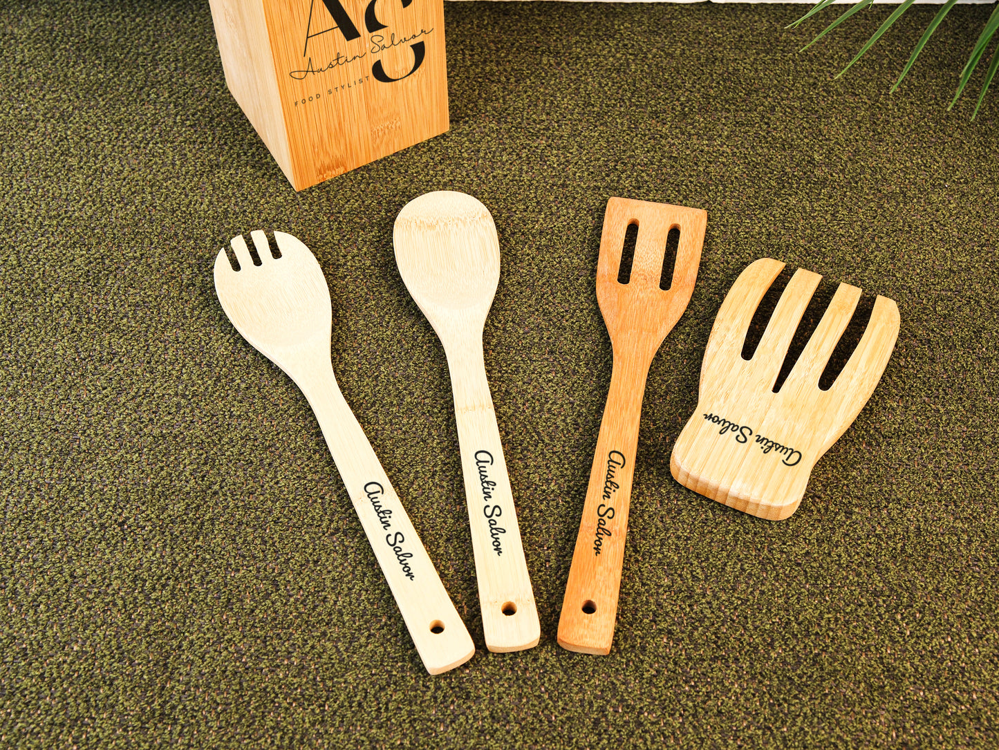 UTENSILS HOLDER