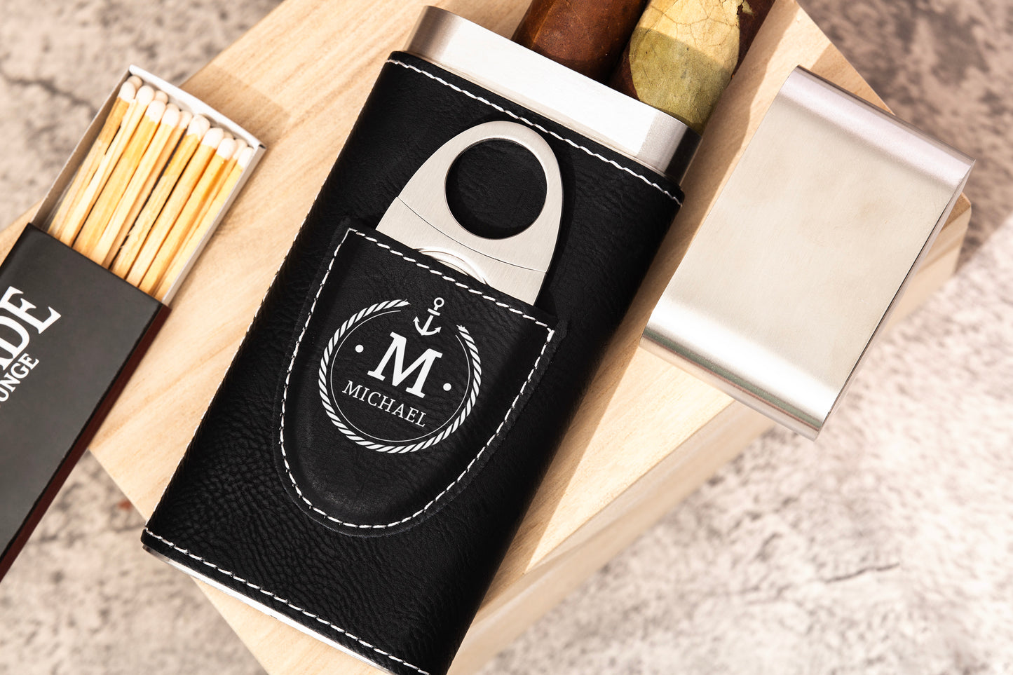 CIGAR HOLDER