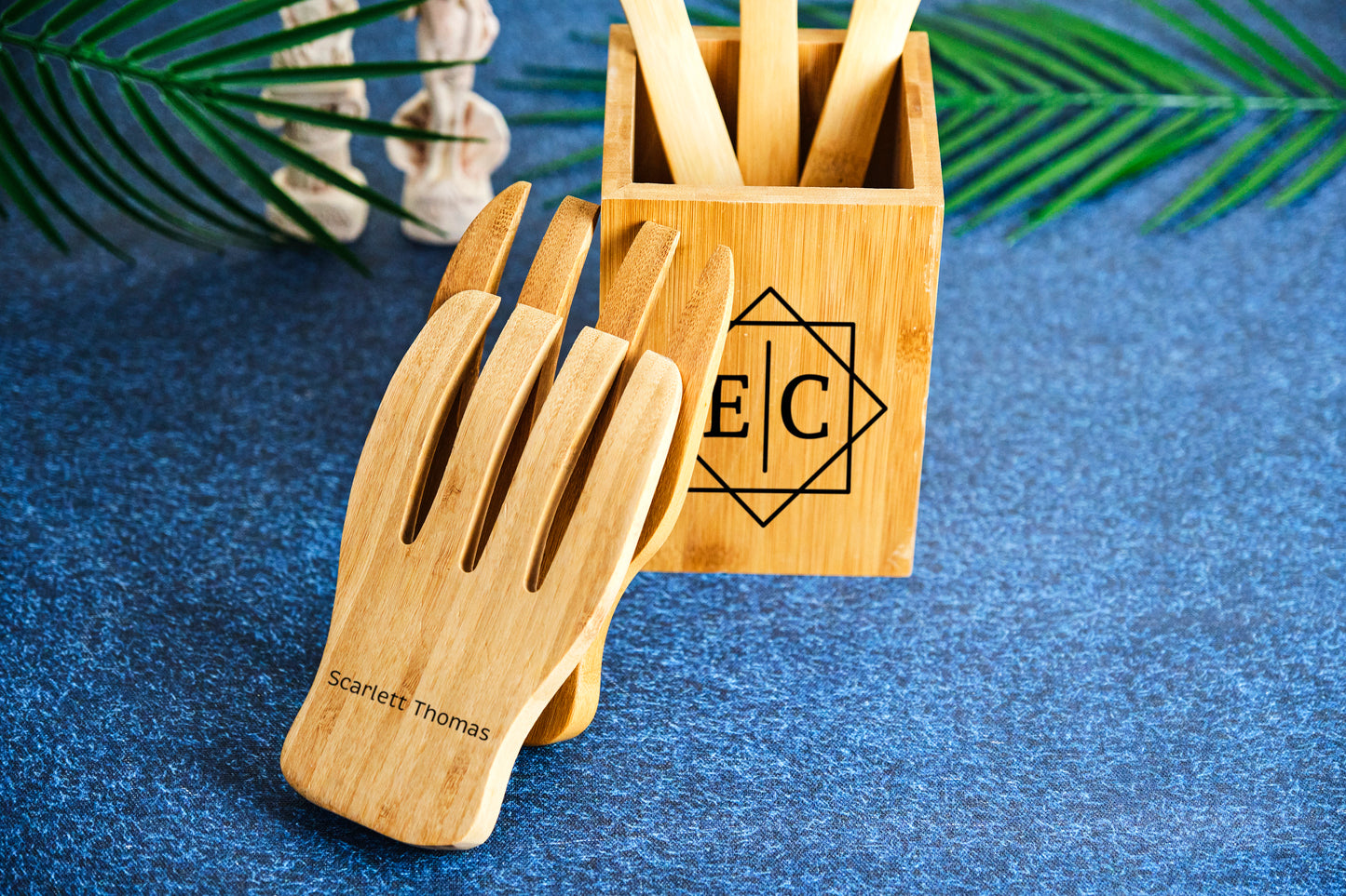 UTENSILS HOLDER