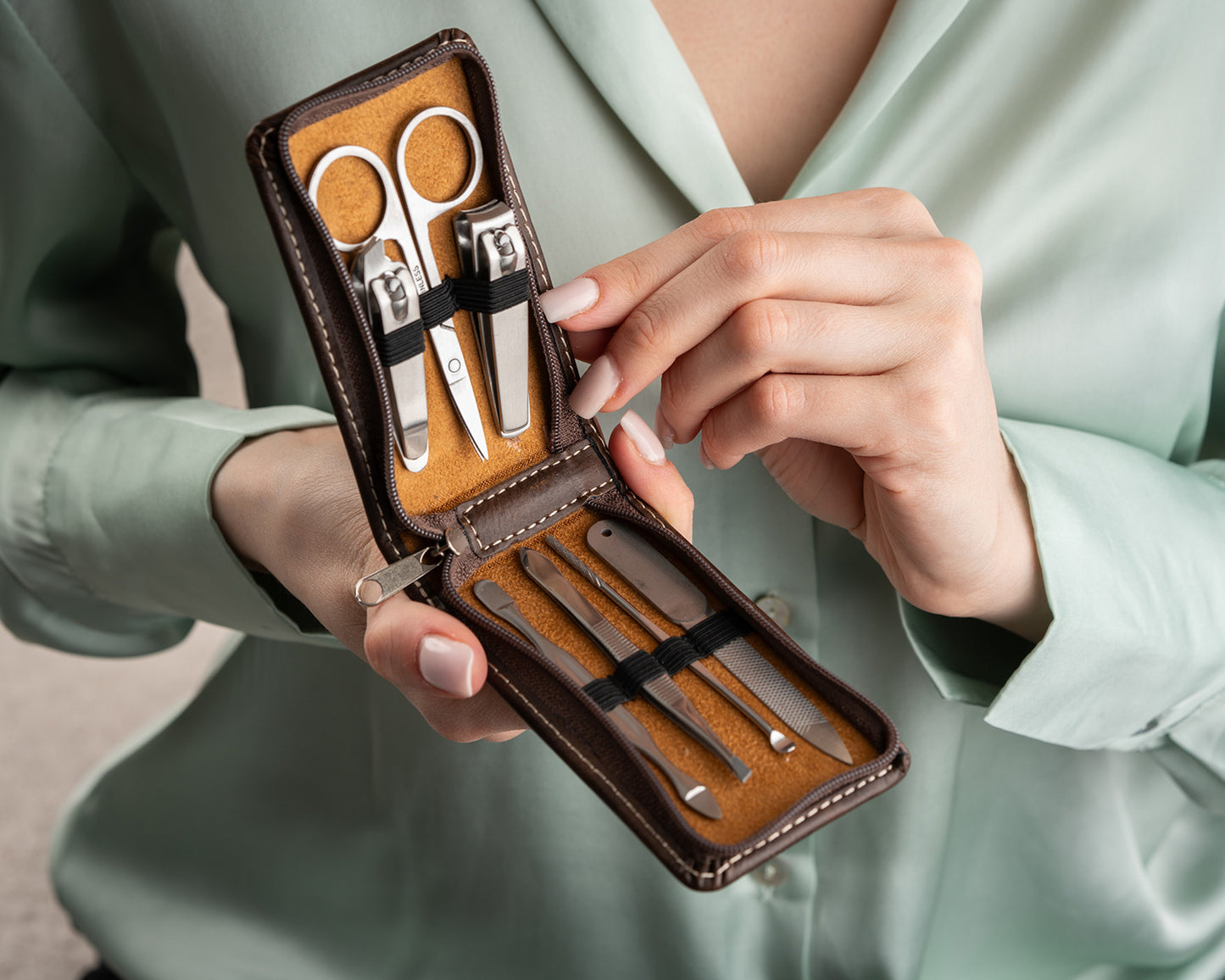 MANICURE SET