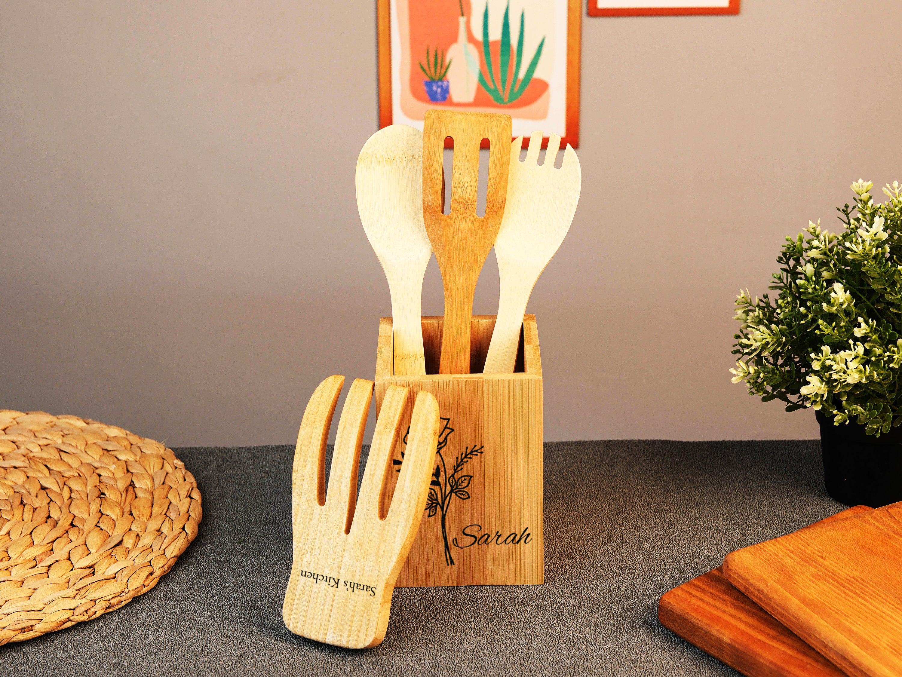 UTENSILS HOLDER